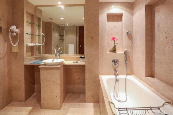 The Lalit Mumbai image 11